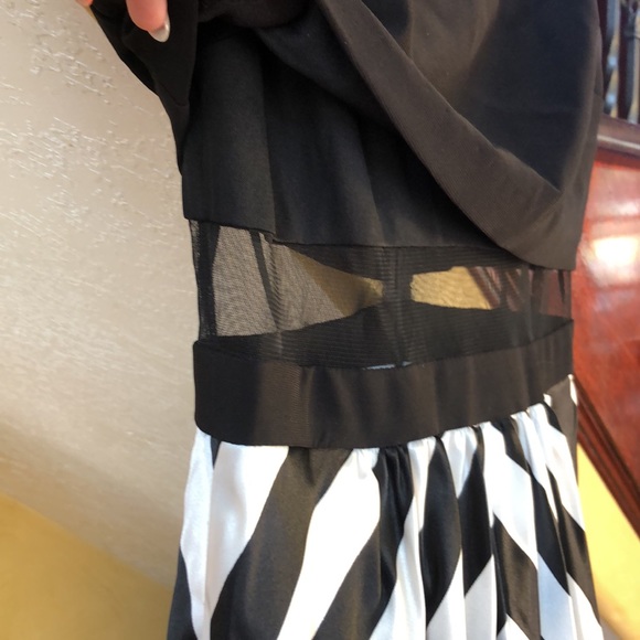 This Betsy & Adam dress has only been worn once and is in perfect condition - Picture 5 of 5